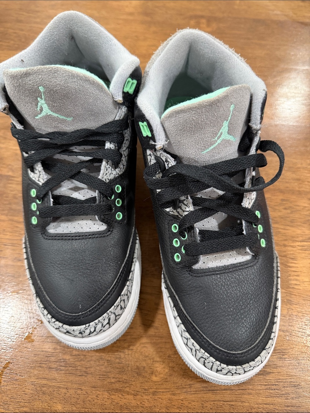 Jordan Kids Black & Gray Sneakers with Mint Accents size 7y